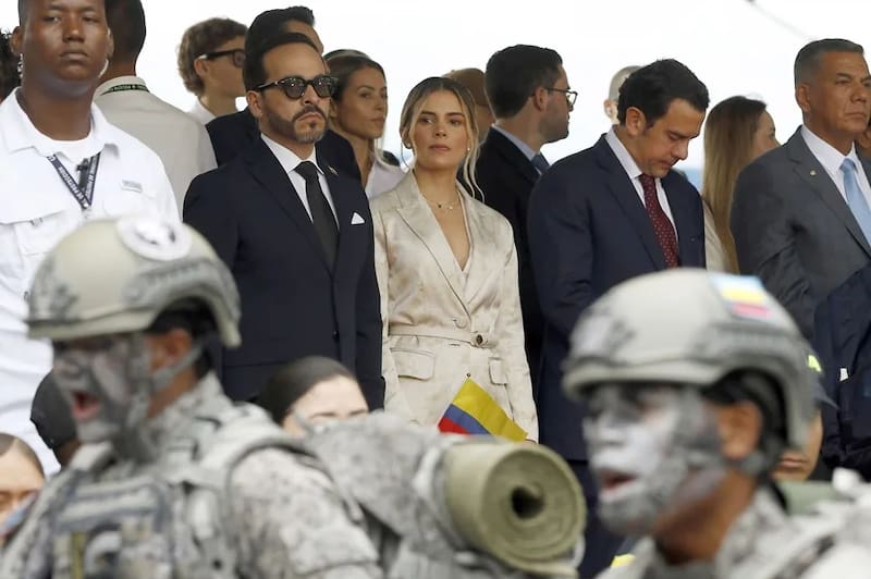 Abelardo de la Espriella conmemoró el Día de la Independencia y encabezó un desfile militar en Medellín