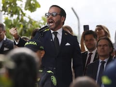 Abelardo de la Espriella conmemoró el Día de la Independencia y encabezó un desfile militar en Medellín