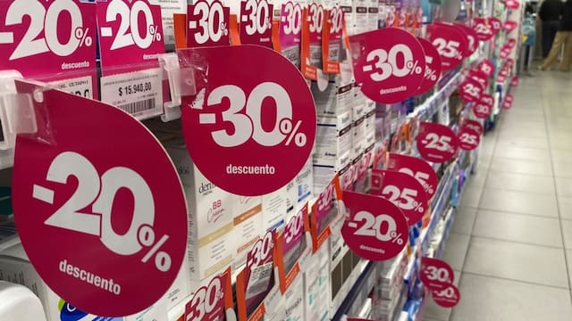 Bajan las tasas para pagar en 12 cuotas, pero todavía siguen altas