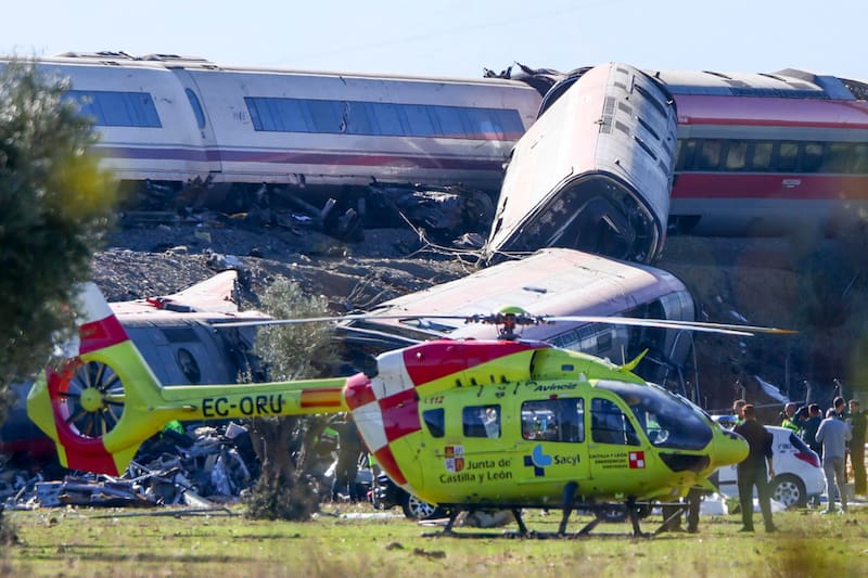 Dos trenes de alta velocidad, uno de Renfe y otro de Iryo, han colisionado a primera hora de este miércoles a la altura de la estación de Urda (Toledo), donde al menos hay diez fallecidos.