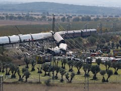 Qué se sabe sobre la posible causa del choque de trenes que dejó al menos 68 muertos en España