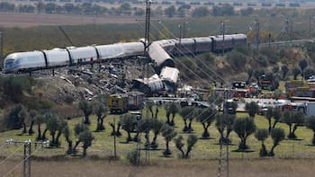 Qué se sabe sobre la posible causa del choque de trenes que dejó al menos 68 muertos en España