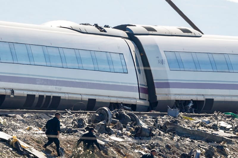 Los partidos reclaman explicaciones tras la tragedia ferroviaria.