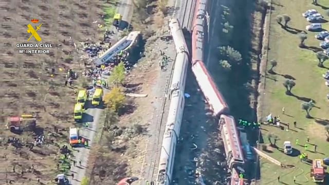 Accidente de trenes en España, en directo: última hora del choque entre un AVE y un Iryo