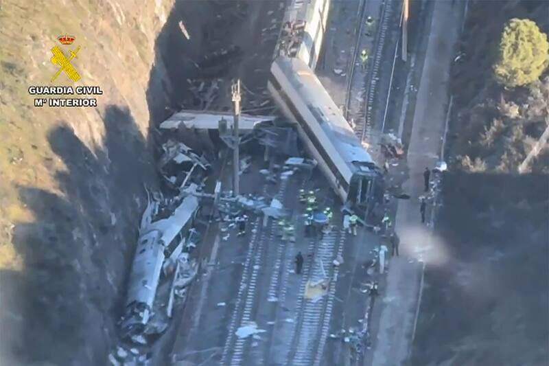 Accidente ferroviario en Córdoba: ofrecen apoyo psicológico, identificación de víctimas y refuerzo del transporte.