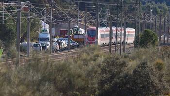 Tragedia en España: asciende a 39 el número de muertos por el descarrilamiento de dos trenes de alta velocidad