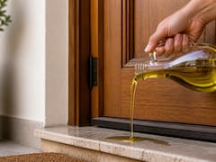 Tirar aceite de oliva en las puertas de la casa: por qué sirve y para qué lo recomiendan