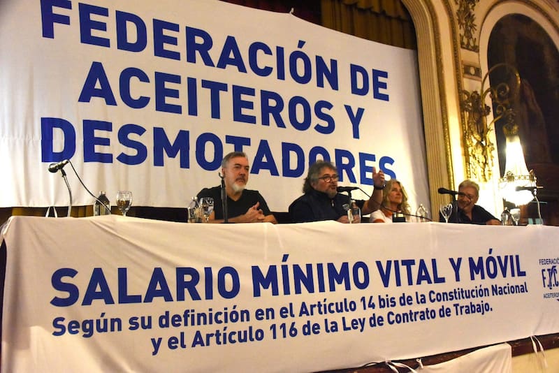 Daniel Yofra preside el Congreso de Aceiteros, acompañado de Rodolfo Aguiar, como invitado