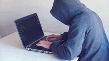 Riesgo de fraudes en el Hot Sale crece: los criminales usan IA para robar cuentas reales