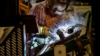 Tras el rebote del tercer trimestre, la economía volvió a frenar en octubre