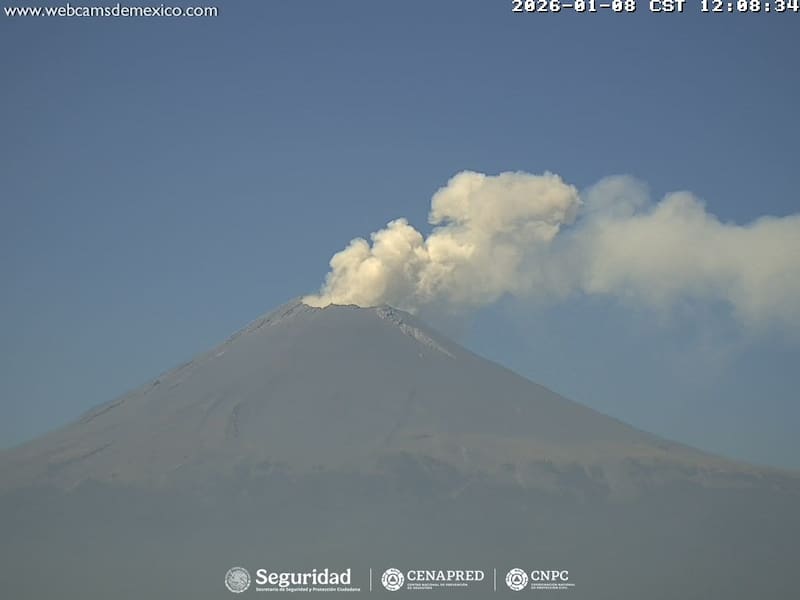 El Centro Nacional de Prevención de Desastres del Gobierno de México mantiene el volcán Popocatépetl bajo monitoreo constante y anunció caída de fragmentos incandescentes.