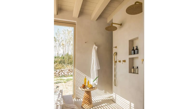 Adiós a la ducha tradicional: la nueva tendencia que viene de Europa y la reemplaza para siempre