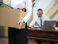 El Tribunal Supremo dictamina que perder el permiso de trabajo no permite despedir a un empleado extranjero sin indemnización