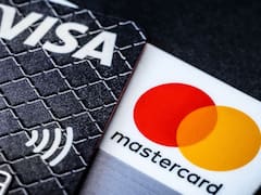 Cambian las tarjetas de crédito: el Gobierno quiere poner un límite a lo que cobran los bancos y bajar lo que pagan los usuarios