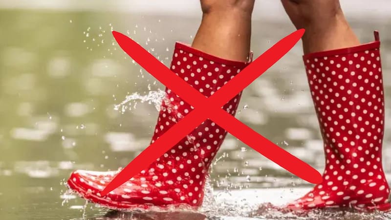 Adiós a las botas de agua: la nueva moda que llega desde Europa para los días de lluvia