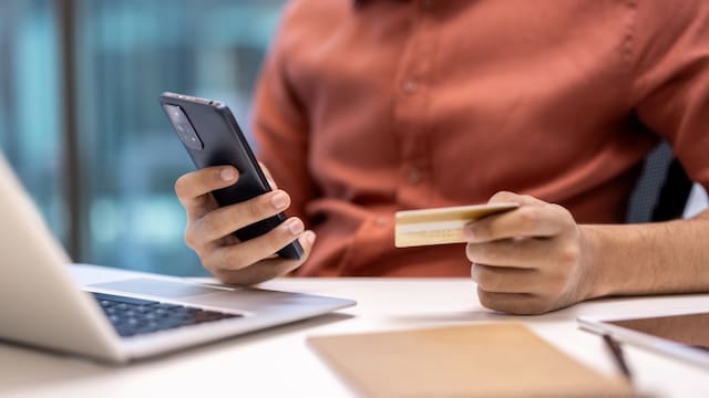 Paradoja en el crédito: por los planes de refinanciación de los bancos, caen consumos con tarjeta
