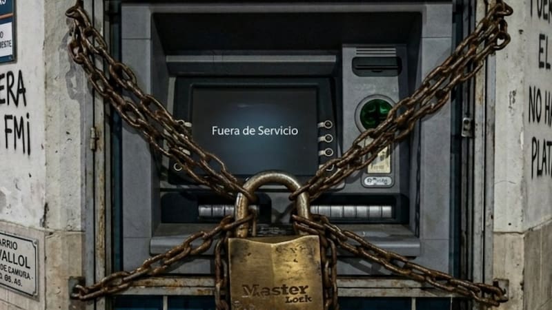 Adiós a los cajeros automáticos: retirar efectivo ya no será tan sencillo y los clientes necesitarán un documento extra para lograrlo
