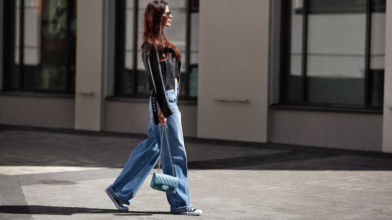 Adiós a los jeans: la nueva tendencia que llegó desde Europa y se impone este verano