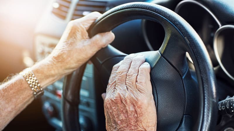 Adiós al carnet de conducir para los mayores de 70 años: este es el impedimento de la DGT.