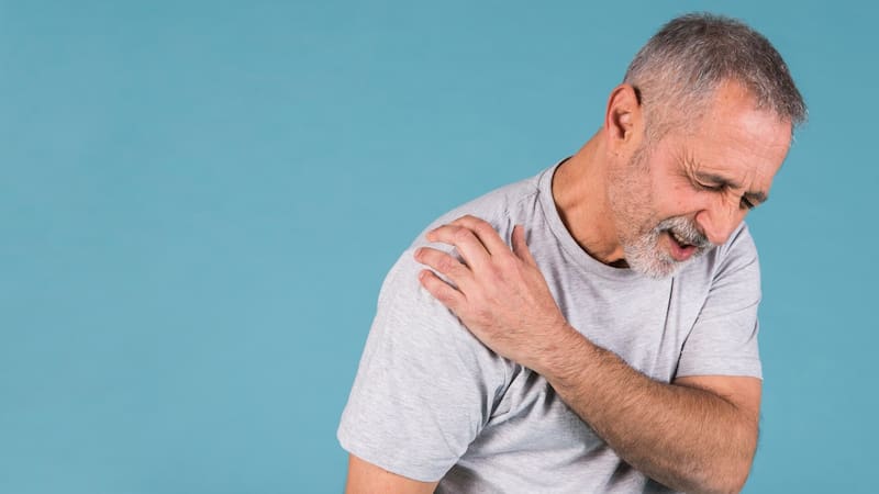 Adiós al dolor de hombro: cómo recuperar la movilidad con 3 ejercicios recomendados por Harvard