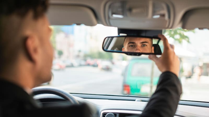 Adiós al espejo retrovisor: este es el nuevo artefacto que lo reemplazará para siempre en los autos