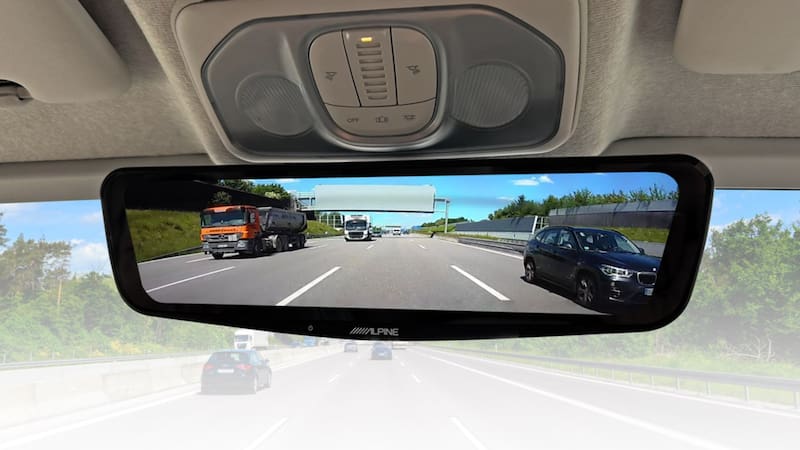 Adiós al espejo retrovisor: este es el nuevo artefacto que lo reemplazará para siempre en los autos