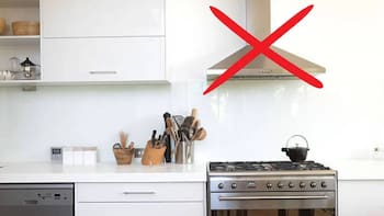 Multas de hasta 3000 euros para los vecinos que tengan los extractores de humo de la cocina en el patio: qué dice la normativa