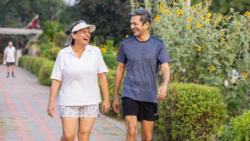 La caminata ligera es un gran ejercicio para cuidar la salud cardiovascular.