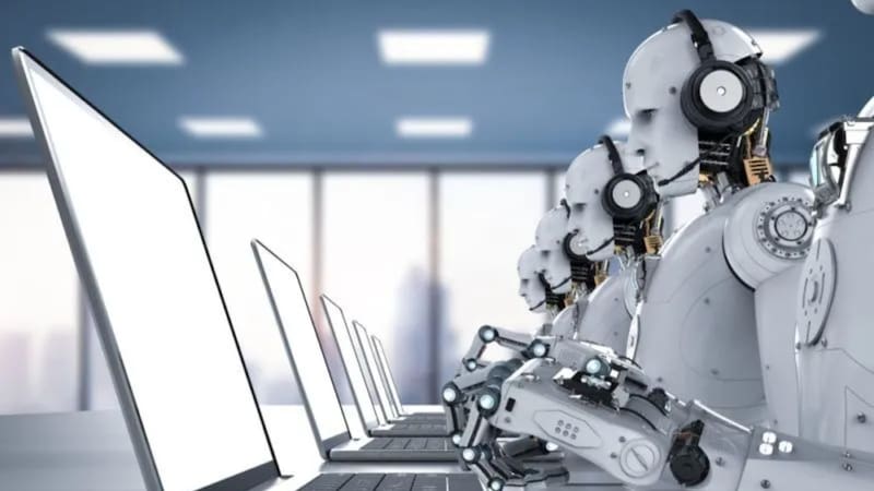 Adiós al trabajo humano: una empresa líder en tecnología echó a 8000 empleados y los reemplazó con inteligencia artificial