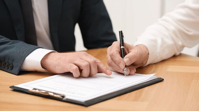 Adiós al tributo de Sucesiones: los herederos pueden evitar el pago si el testamento incluye esta cláusula