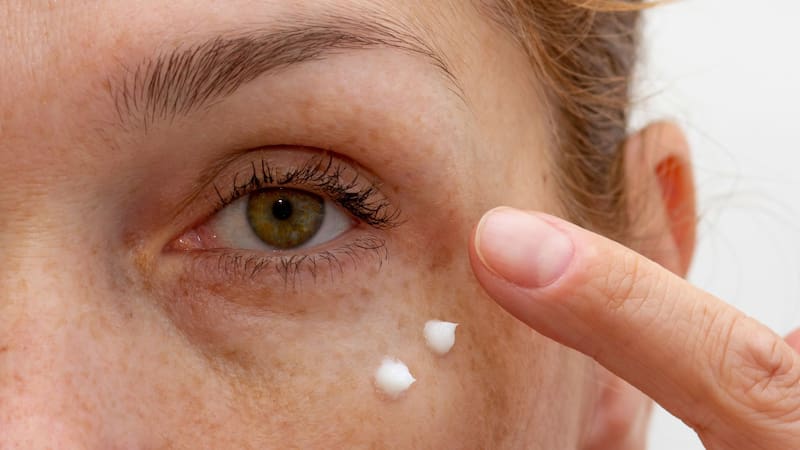 El producto facial se recomienda aplicar luego de bañarse.