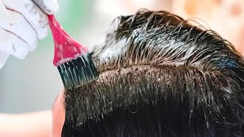 Adiós canas: cómo preparar y aplicar este tinte casero que deja tu cabello brillante y sin frizz