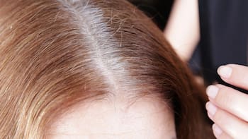 Adiós a las canas | Este tinte natural y sin químicos reconstruye el tono del cabello: otorga brillo y suavidad