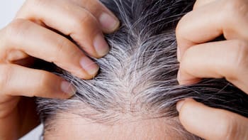Adiós canas para siempre: la mezcla casera que las elimina de forma inmediata y aporta brillo al cabello