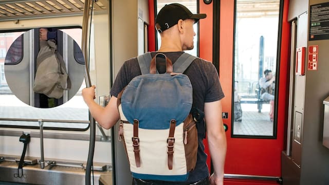 Adiós para siempre a la mochila | Ahora tampoco se permitirá portar para desplazarse en Metro