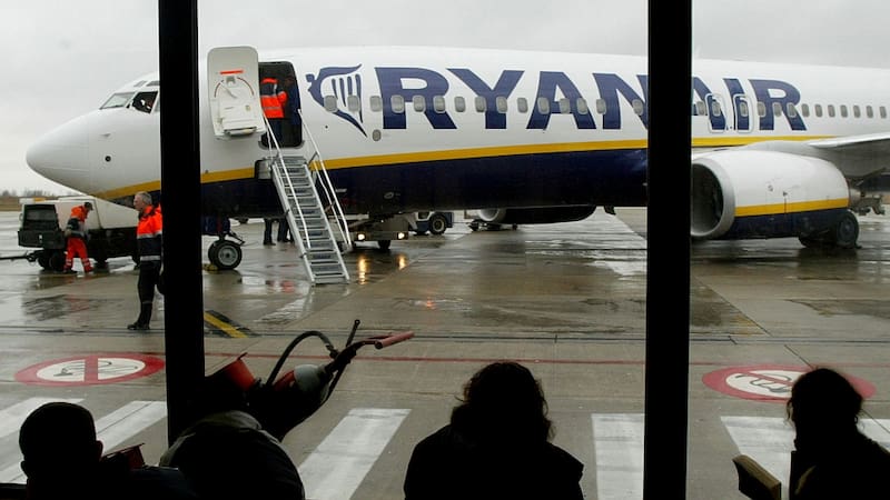 Adiós Ryanair: estos aeropuertos cancelan rutas y cierran operaciones de la aerolínea low cost.