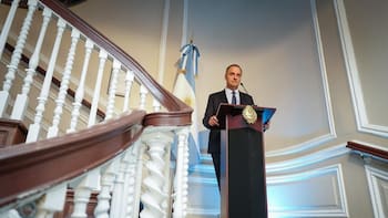 Crece la polémica en torno al viaje de la esposa de Adorni: ¿puede el Congreso “censurarlo”?