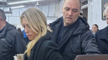 La Justicia le da un respiro a Adorni: piden archivar la causa por el avión presidencial