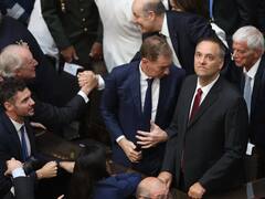 Silencio, respaldo y operaciones: la semana más tensa de Adorni