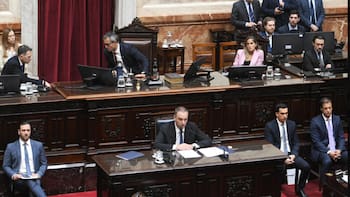 Disculpas, chicanas y un Presidente combativo: la trastienda del informe explosivo de Adorni