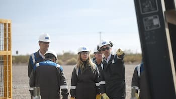 Karina y Adorni recorrieron Vaca Muerta para recibir la distinción Marca País y preparan la Mesa Política