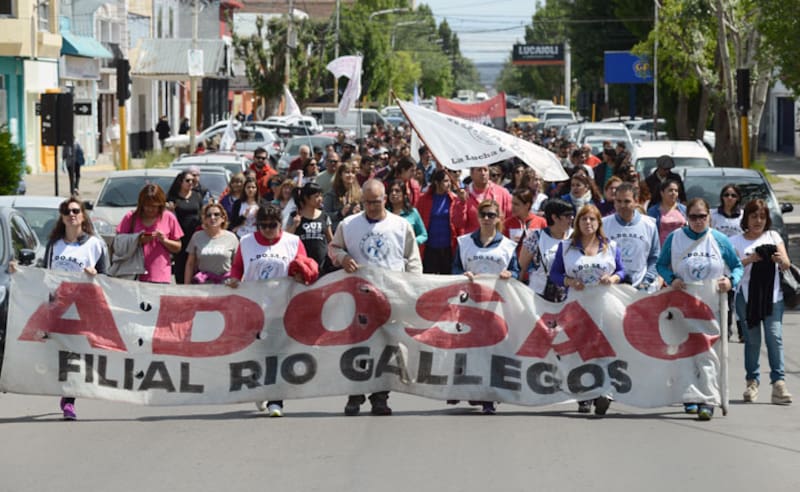 A través de un comunicado, el gremio docente resolvió la medida de fuerza ante la falta de respuesta del Ejecutivo Provincial. (Foto: ADOSAC)