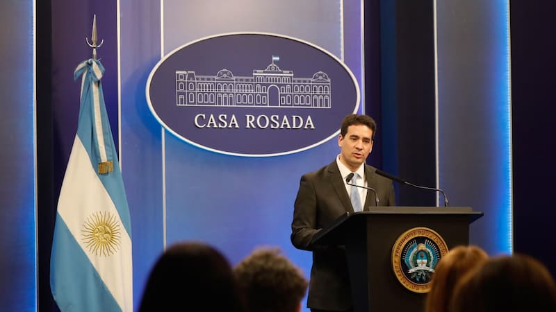 Adrián Ravier en conferencia de prensa (Prensa Presidencia)