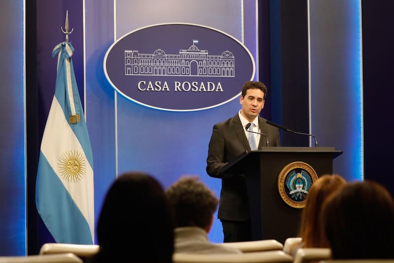 Adrián Ravier en conferencia de prensa (Prensa Presidencia)