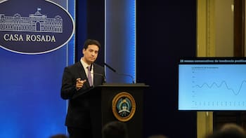 El vocero presidencial Adrián Ravier brinda una nueva conferencia de prensa
