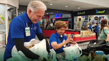 Reincorporación laboral para adultos mayores con tarjeta INAPAM: modalidad voluntarios y empleo formal con sueldo y prestaciones de ley