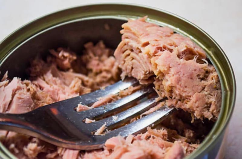 Demandan retirar urgente estas latas de atún de todos los supermercados: advierten sobre riesgo de botulismo (foto: archivo).
