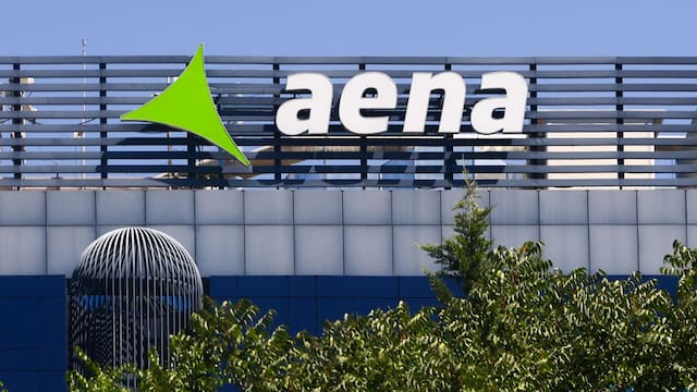 AENA propone subir 0,43 euros por pasajero las tasas con la vista puesta en la inversión de casi 1300 millones prevista para las terminales