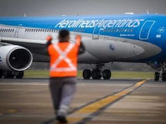 Milei le da oxígeno a Aerolíneas con la reestructuración de un aval de deuda multimillonario