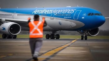 Milei le da oxígeno a Aerolíneas con la reestructuración de un aval de deuda multimillonario
